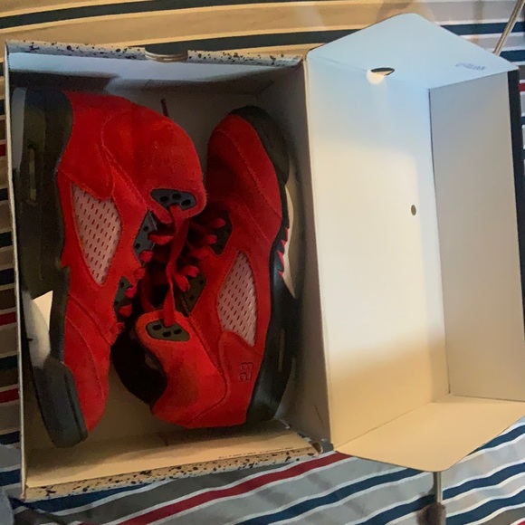 Size Gs Air Jordan retro raging bull 140$